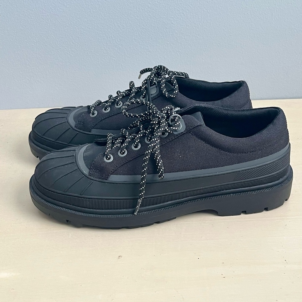 Zara Men’s Rubberized Sport Shoe. Size US 8 UK 41